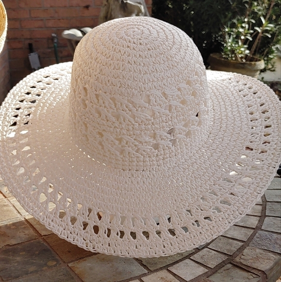 NEW LARGE WHITE SUMMER BEACH HAT - Picture 2 of 4